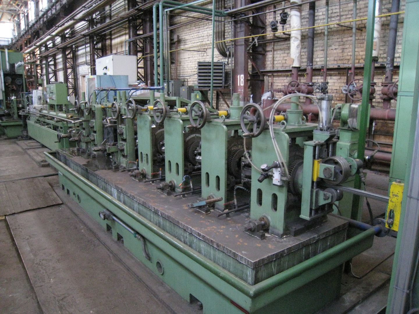 Профильная труба металлобаза. Завод профтрубы. Завод по производству профнастила. Трубный металлопрокат. Пачка профтрубы.