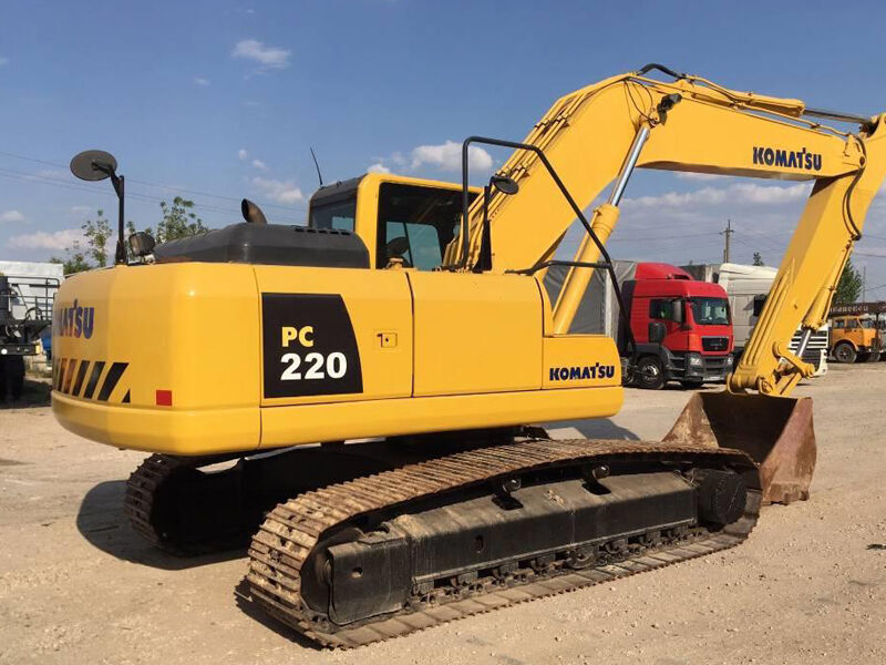 Вес экскаватора комацу. Коматсу 220 экскаватор. Экскаватор Komatsu 220-8. Комацу 220 экскаватор. Модели экскаватора Комацу.