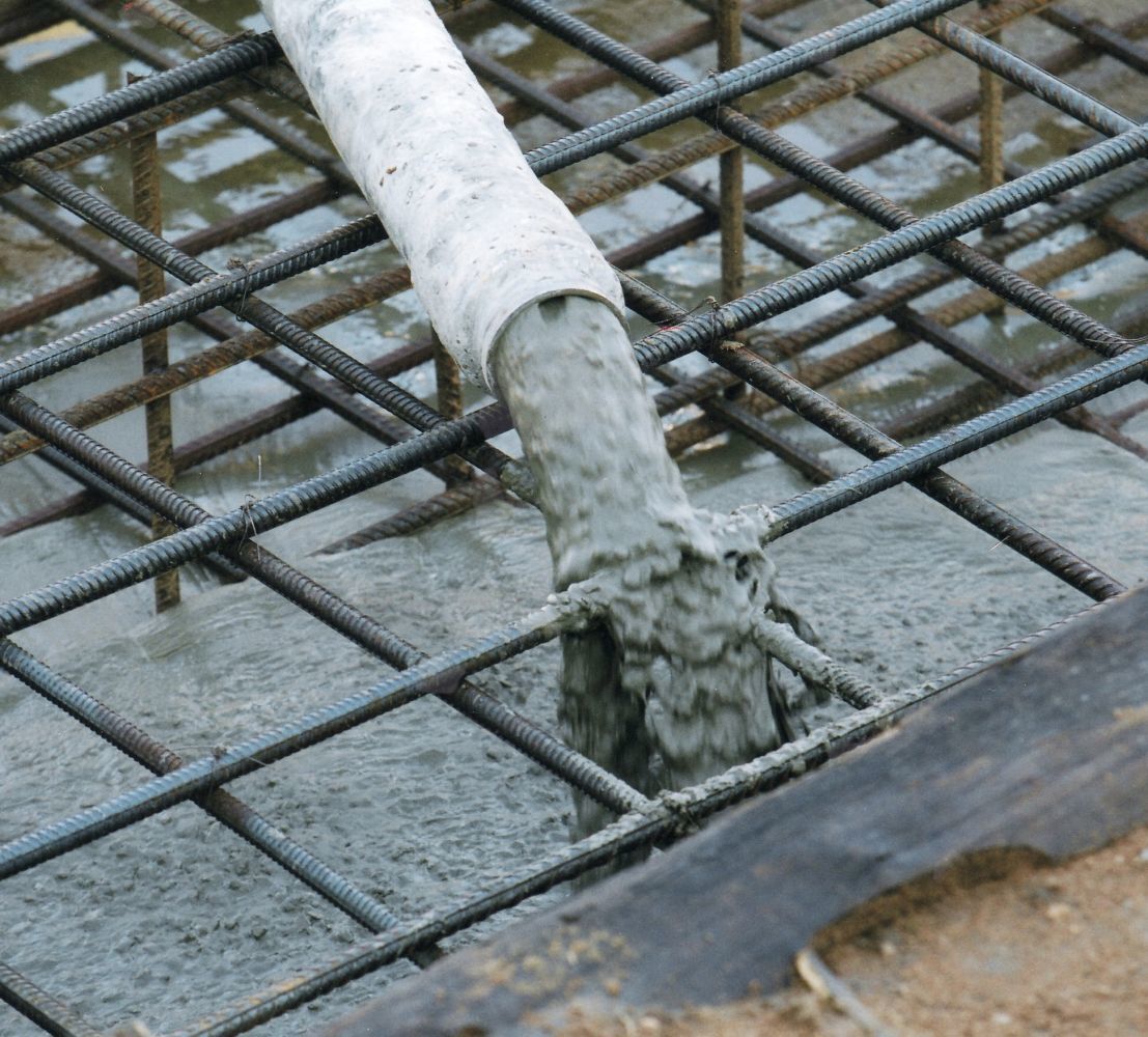 Заливка бетона с армированием цена за куб. 150 Монолит арматура. Арматура в бетоне. Армированный бетон. Заливка бетона.